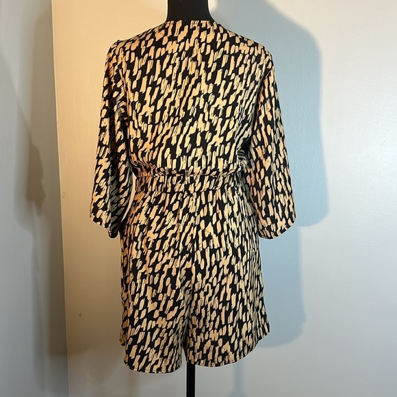 Nwt BOHO All Over Print V Neck Romper - Picture 3 of 5